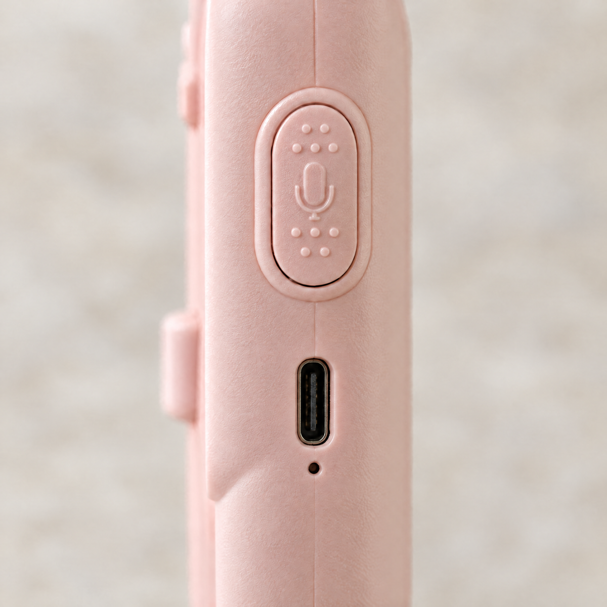 MiniTalk Nahaufnahme Sprechtaste und USB-C-Anschluss